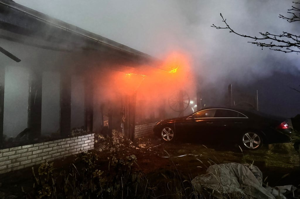 Bielefeld: Ländliches Anwesen in Flammen