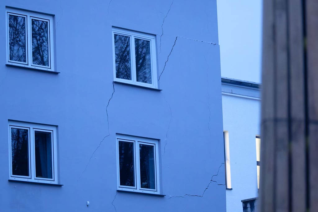 Risse-entdeckt-Weiteres-Geb-ude-in-Wuppertal-gesperrt