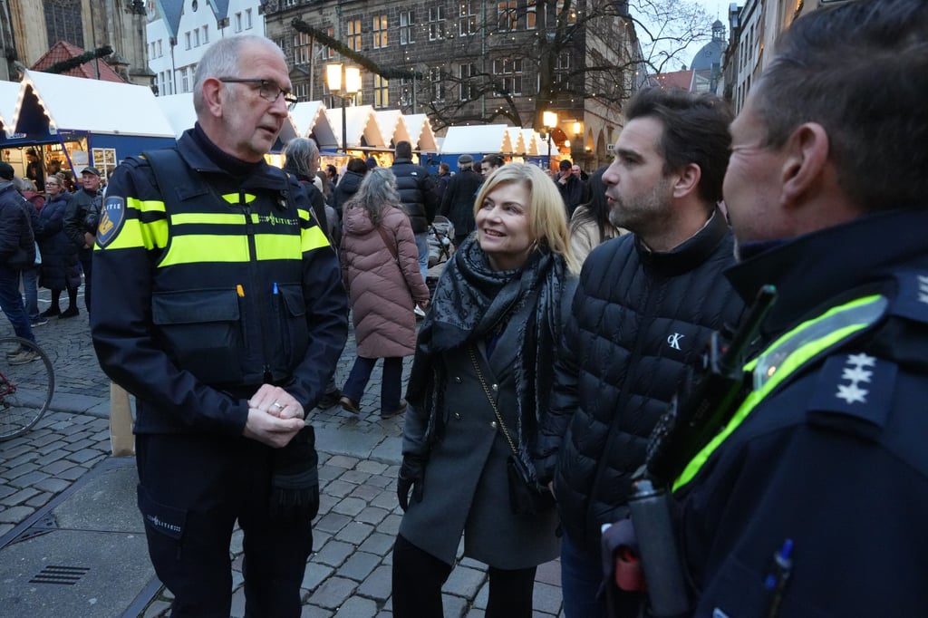 Darum-laufen-auch-niederl-ndische-Polizisten-in-M-nster-Streife