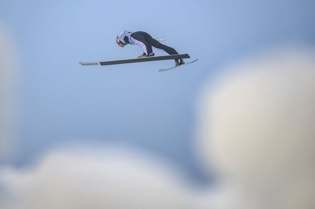 Skispringer-bei-Heimspiel-ohne-weiteren-Podestplatz