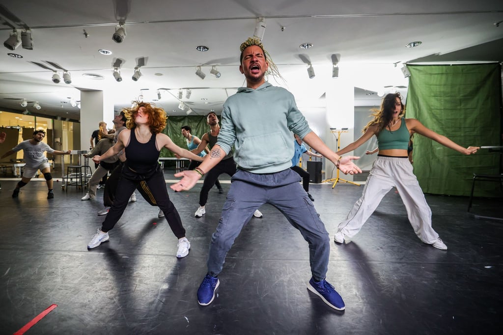 Mallorca-Musical-probt-in-leeren-R-umen-von-Einkaufszentrum