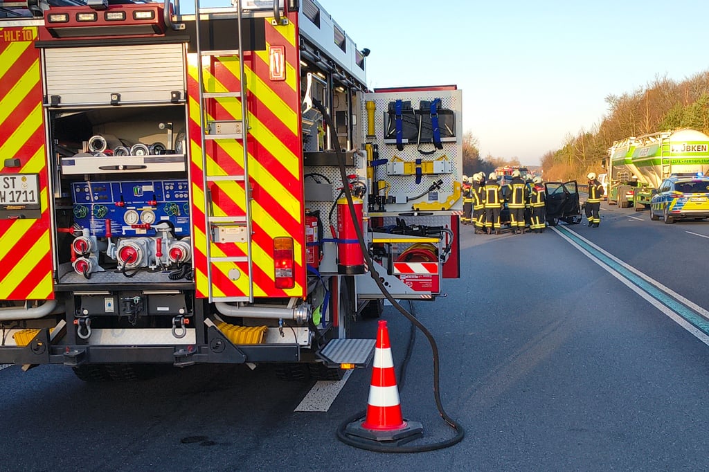 Vollsperrung auf B54 nach Unfall – fünf Personen ins Krankenhaus eingeliefert