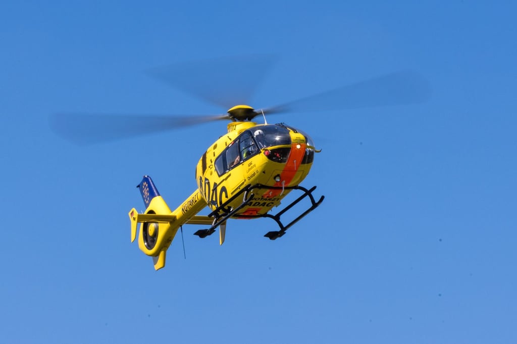 Vollsperrung-auf-B54-nach-Unfall