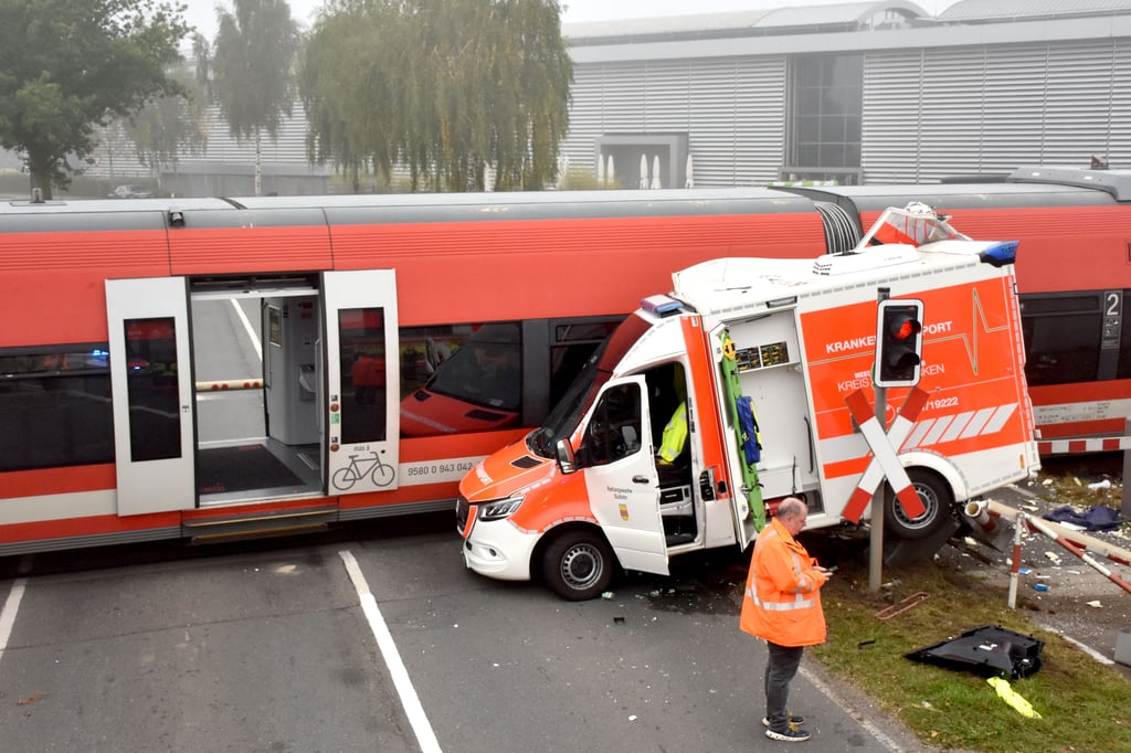 Bahnunfall-Patientin-an-Folgen-der-Kollision-gestorben