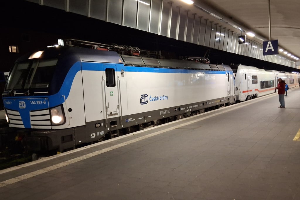 Warum-wird-der-brandneue-ICE-L-von-einer-tschechischen-Lok-gezogen-