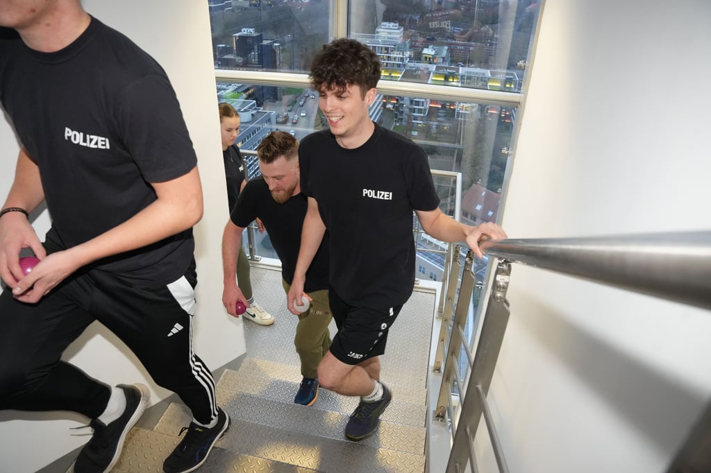 Polizei-Nachwuchs stürmt den Gipfel