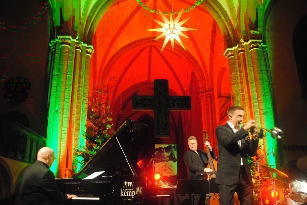 Till Brönner in Herford: Weitgehend weihnachtlich und wundervoll