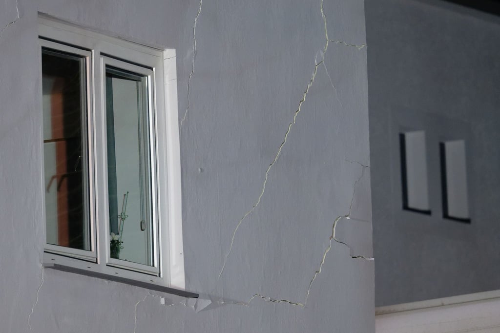 Evakuiertes-Wohnhaus-Defekte-Wasserleitung-entdeckt