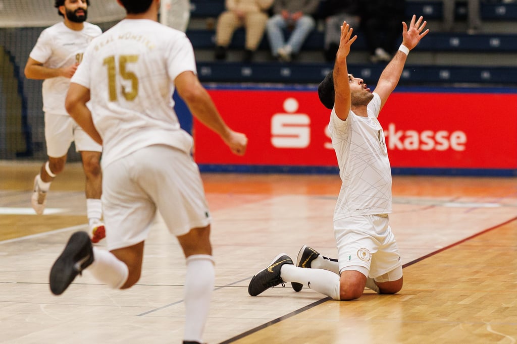 Mit-WM-Teilnehmer-Real-begeistert-und-kegelt-Vorjahresfinalist-raus