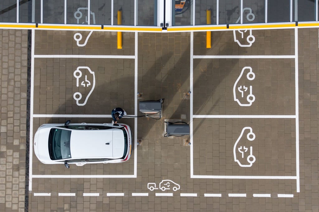 Zahl-der-E-Autos-steigt-Quote-weiterhin-niedrig