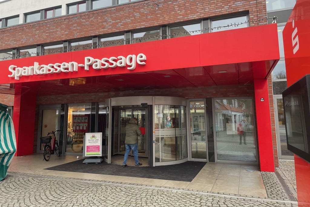 Halle: Aufbruch von Bankschließfächern während der Geschäftszeit