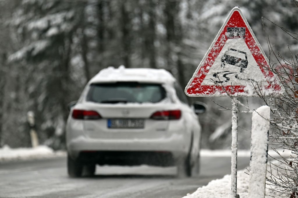 Schnee-und-Gl-tte-Zahlreiche-Unf-lle-und-Sperrungen-in-NRW