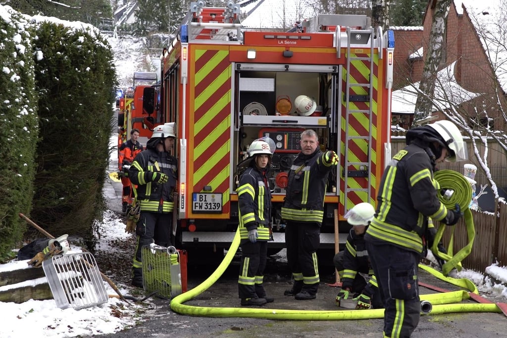 Tannenbaum in Flammen: Bielefelder Wohnhaus unbewohnbar