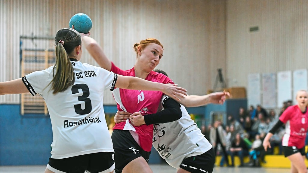 Ella Vieth (M.) und Havixbecks Frauen wollten unbedingt den Heimerfolg und waren beim Dreikönigsturnier nicht zu stoppen.