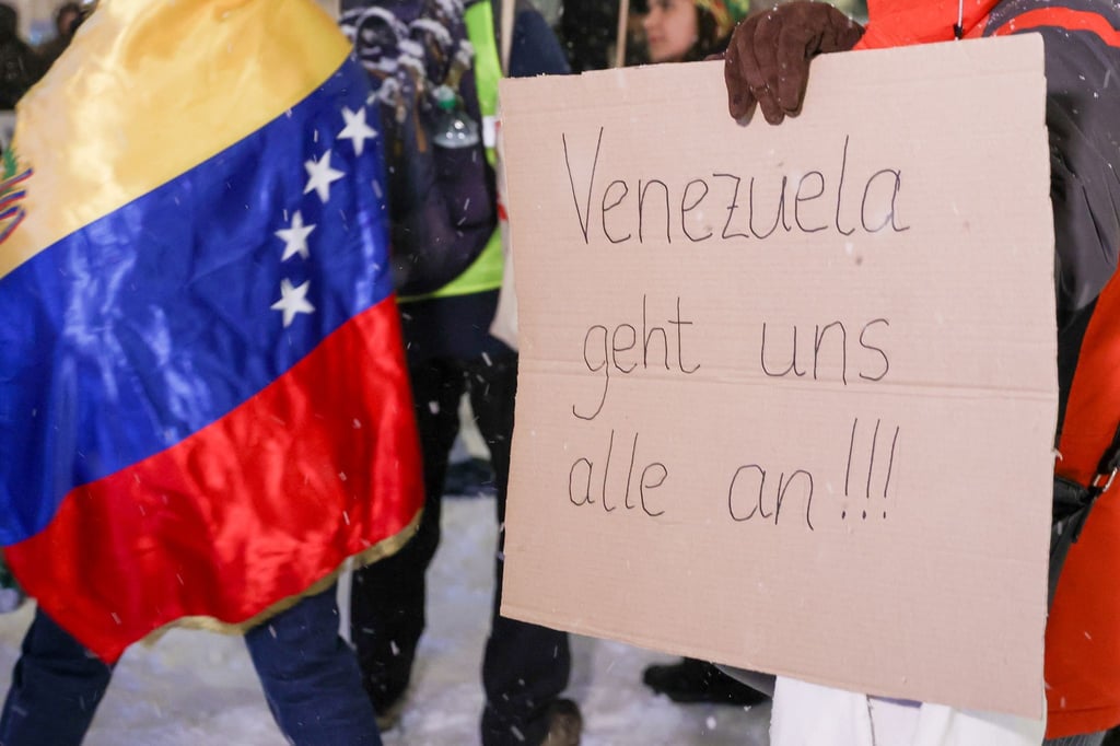 240-Menschen-demonstrieren-gegen-US-Angriffe-auf-Venezuela