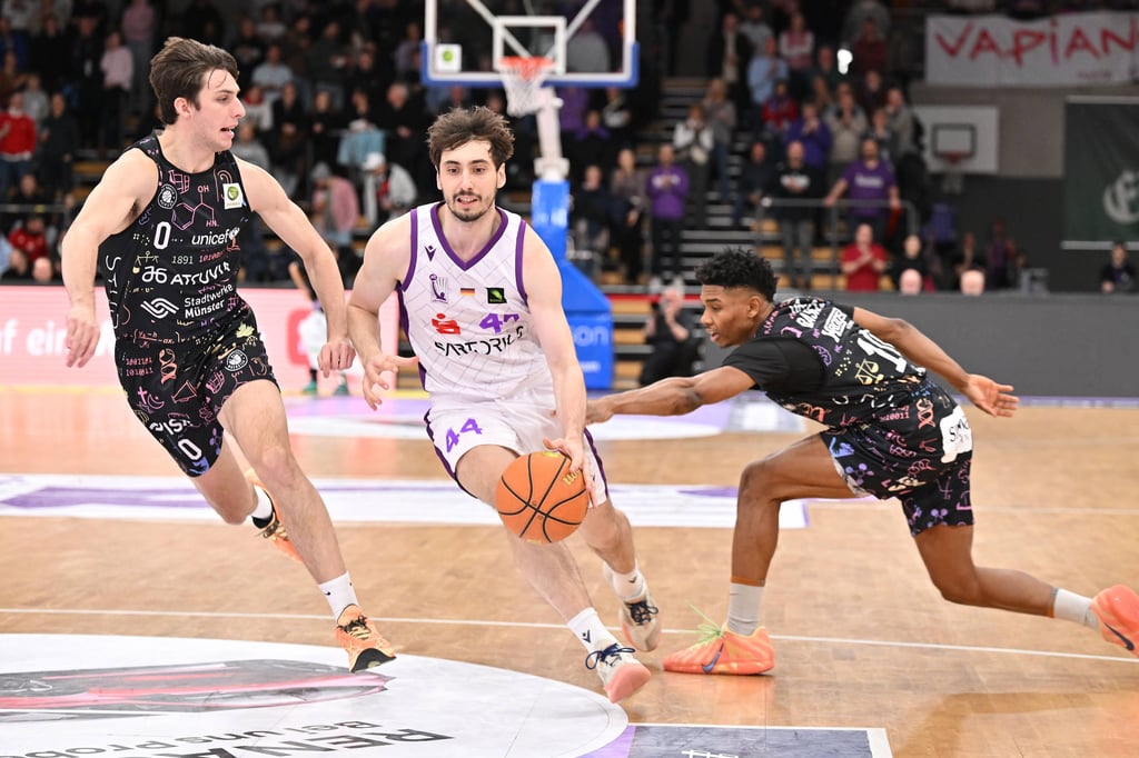 -Fangen-an-alles-wegzuwerfen-Uni-Baskets-r-tseln-nach-zw-lfter-Pleite