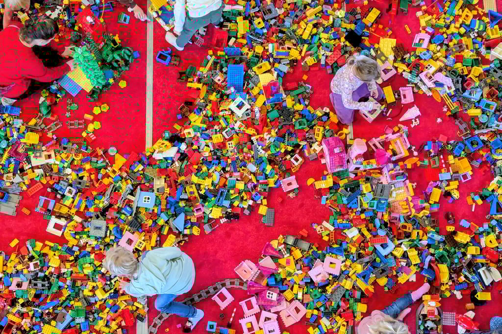 Duplo-Bauevent im Kulturbahnhof: Ein buntes Meer aus Steinen