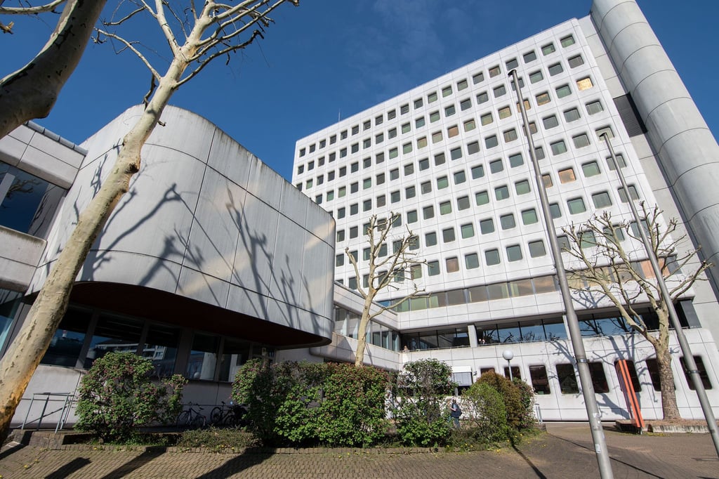 M-dchen-jahrelang-versteckt-Prozess-gegen-Mutter-gestartet