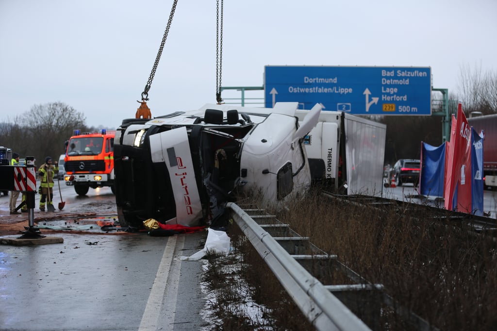 A2 bei Herford nach tödlichem Lkw-Unfall wieder frei