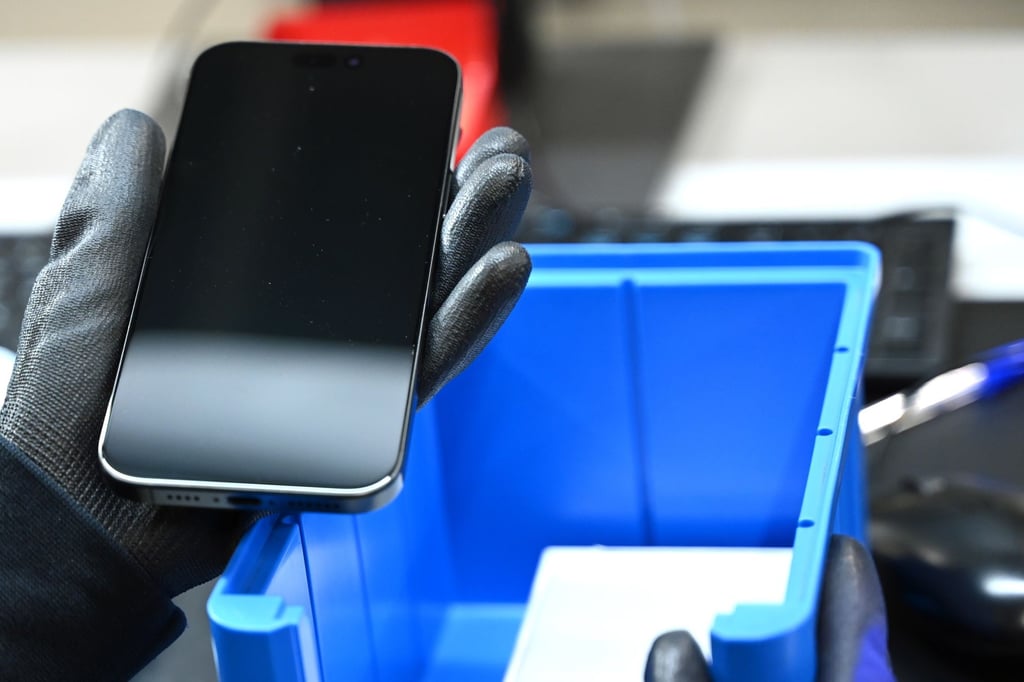 Einbruch-in-Lagerhalle-1-000-Smartphones-gestohlen