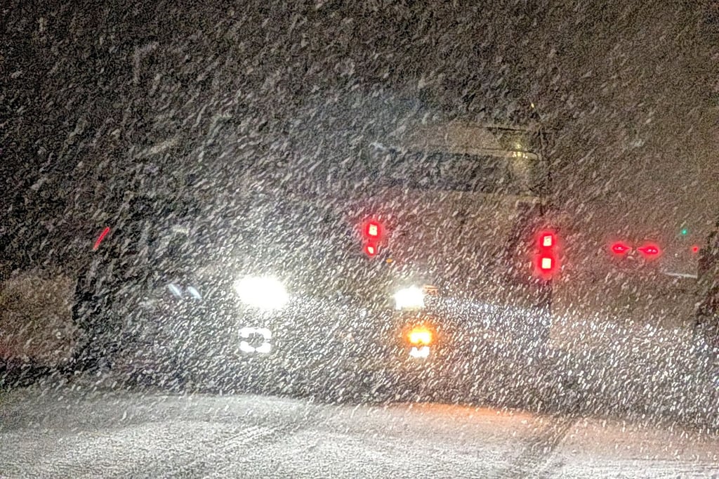 Glatte Brücken, rutschige Rampen: Winterdienst im Großeinsatz