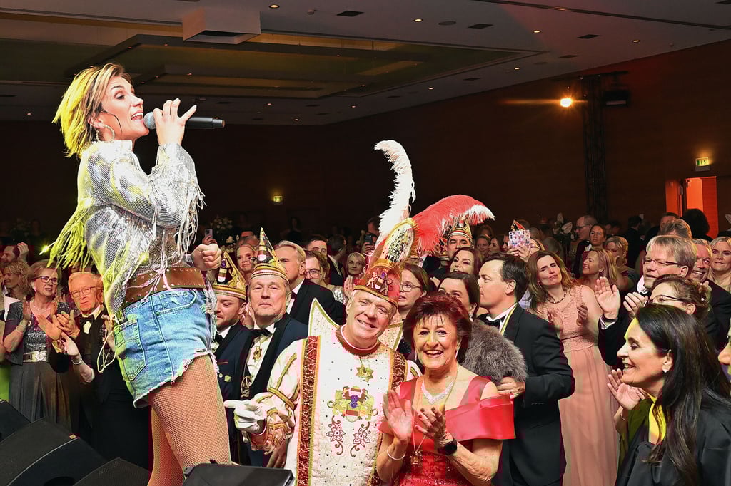 Zauber-auf-offener-B-hne-Anna-Maria-flirtet-mit-Prinz-Christian-II-