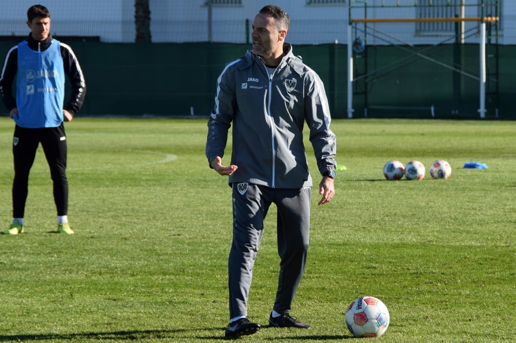 Wer-startet-gegen-Karlsruhe-Alexander-Ende-und-die-drei-Fragezeichen