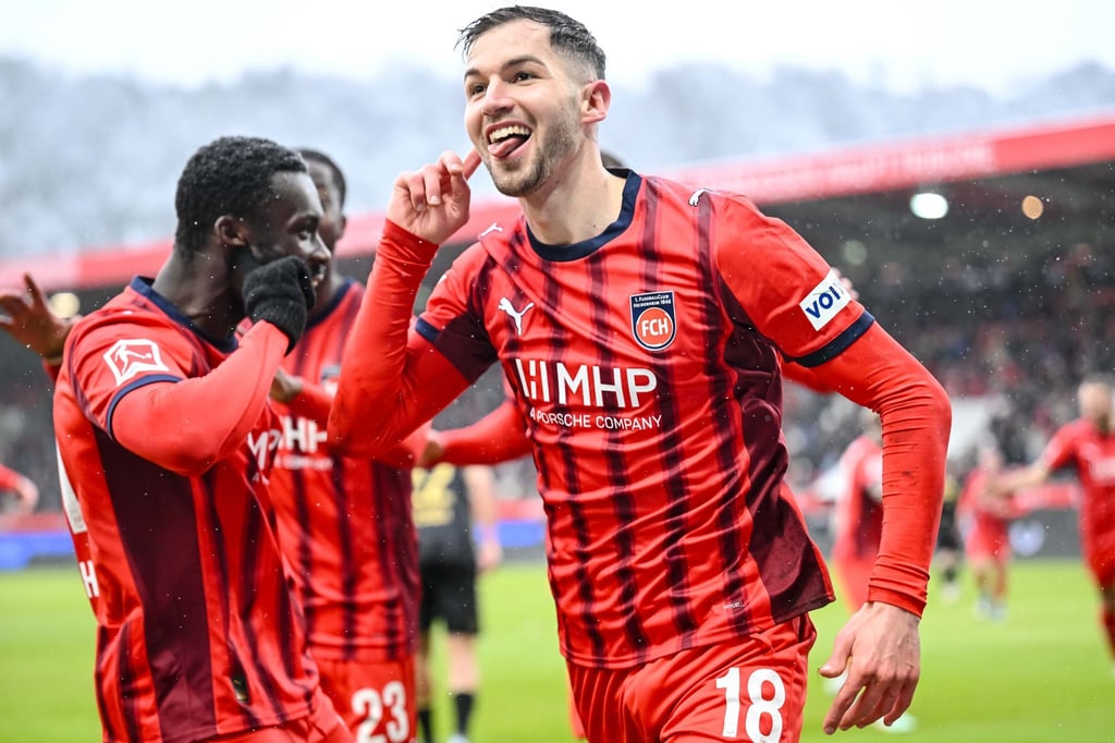 Pieringer-begeistert-mit-Fallr-ckzieher-Verr-cktes-Tor-