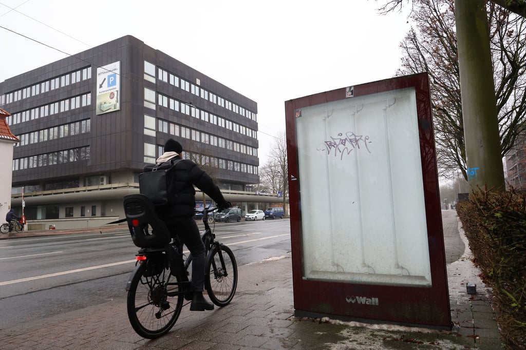 Alte-Buswarteh-uschen-und-City-Lights-sollen-jetzt-endlich-verschwinden