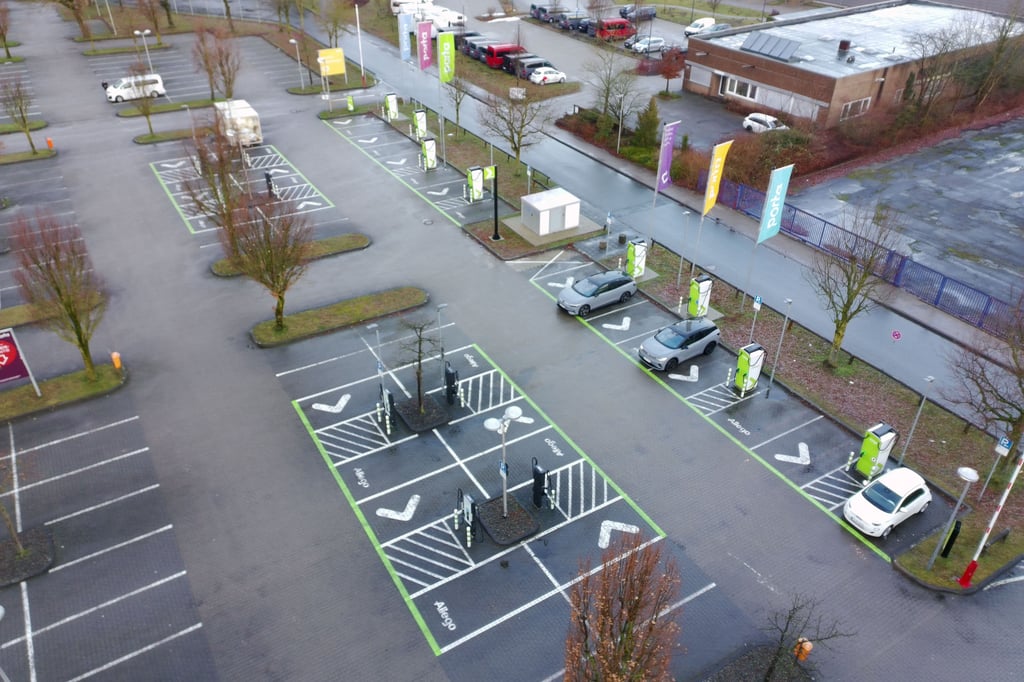 Wo es in Bielefeld Ladeparks für E-Autos gibt und was das Laden kostet