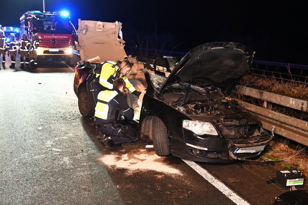 Ein-Toter-nach-schwerem-Unfall-auf-A43