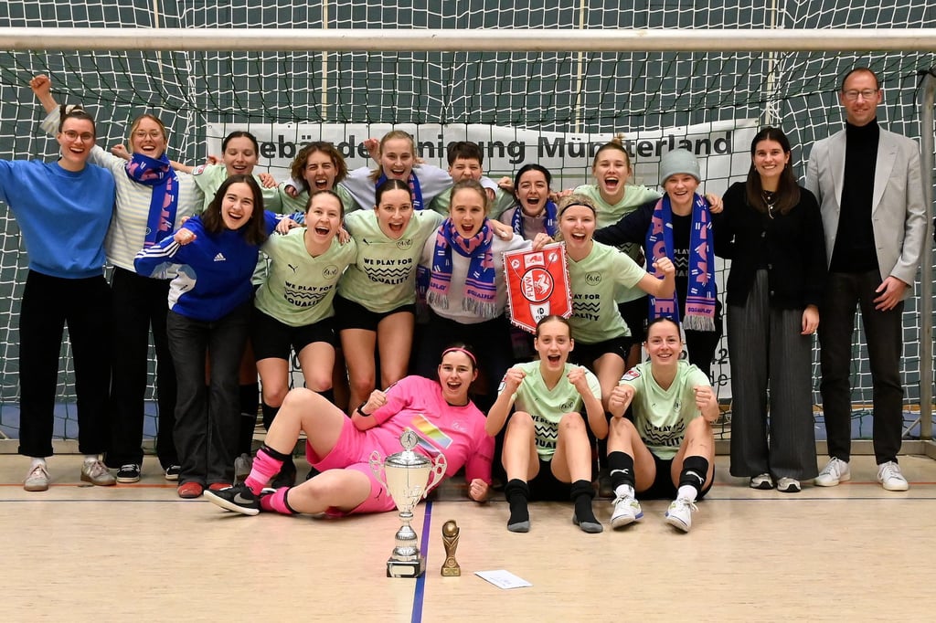 Blau-wei-er-Coup-in-Warendorf-Aasee-jubelt-nach-berraschungsfinale