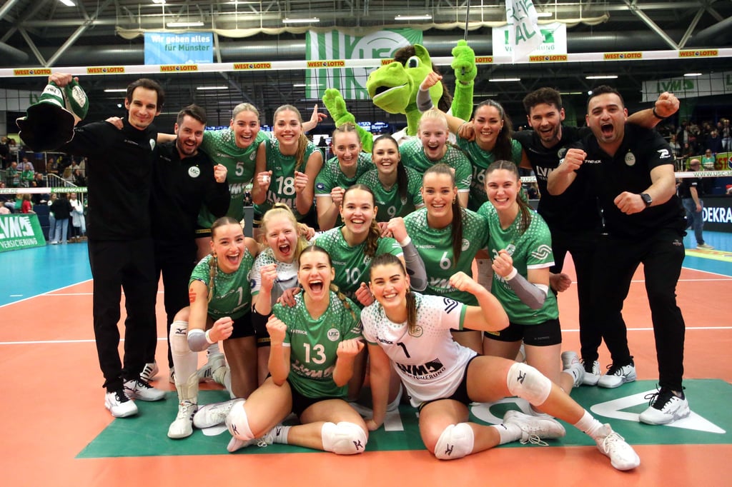 Silbermedaille-im-Pokal-Der-USC-l-sst-den-Berg-Fidel-wieder-beben