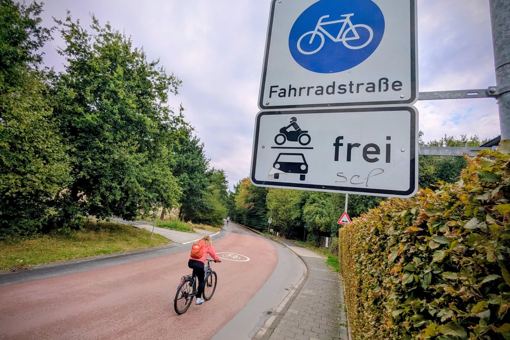 Sperrung-der-Fahrradstra-e-f-r-Autos-r-ckt-n-her