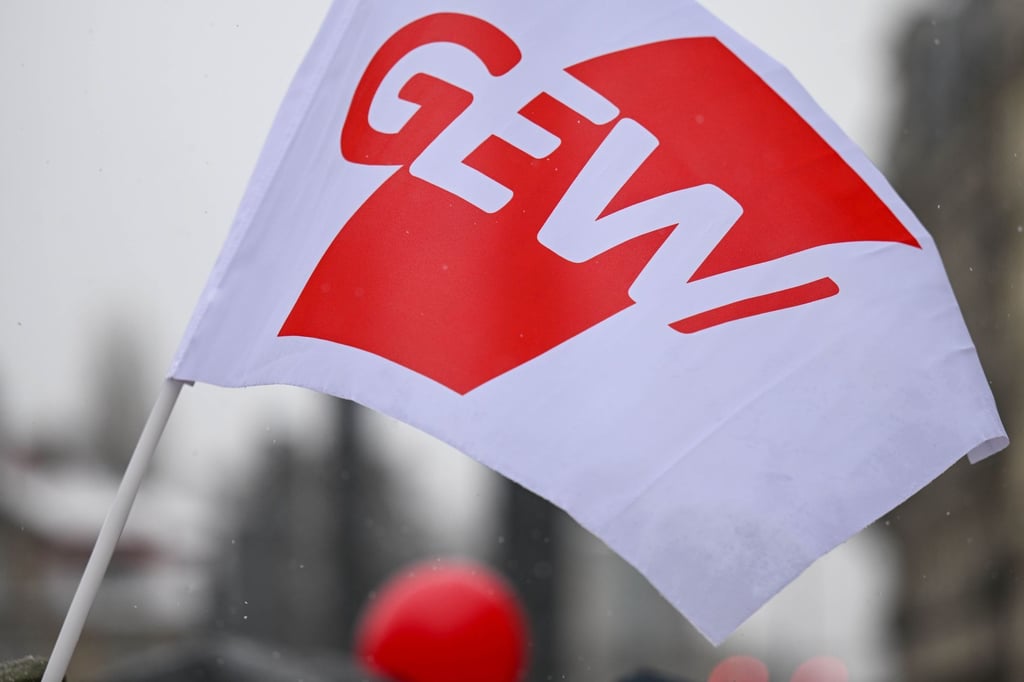 Warnstreiks-an-vielen-Schulen-und-einigen-Unikliniken