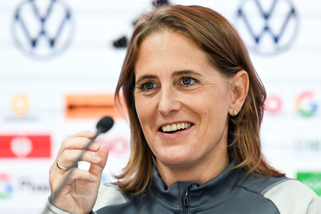 1-FC-K-ln-verl-ngert-mit-Trainerin-Britta-Carlson