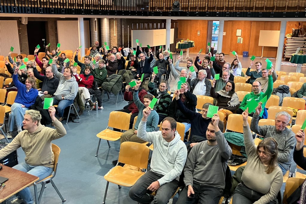 Gr-ne-SPD-und-Volt-best-tigen-den-Koalitionsvertrag