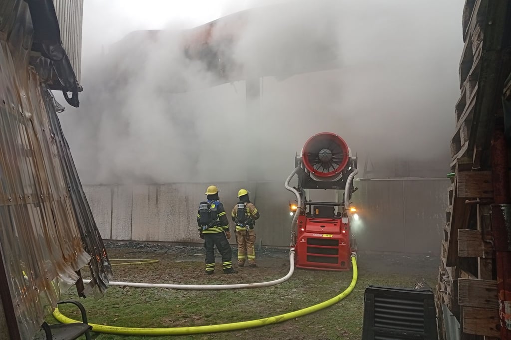 Sachschaden-nach-Brand-wom-glich-im-siebenstelligen-Bereich