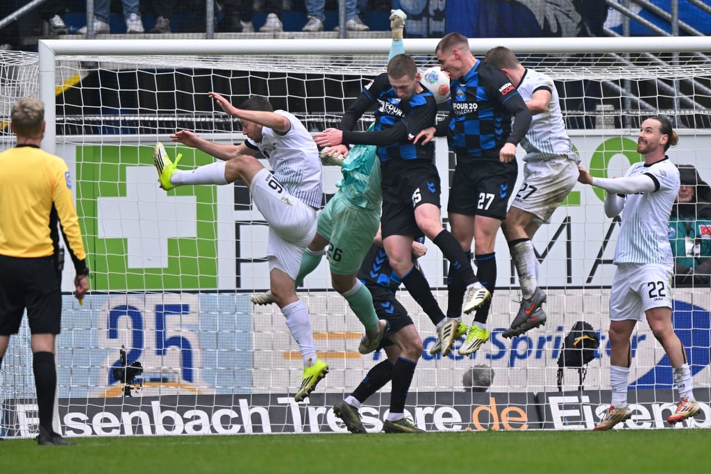 -Fressen-viel-Dreck-Paderborn-Pleite-hinterl-sst-ratlose-Preu-en