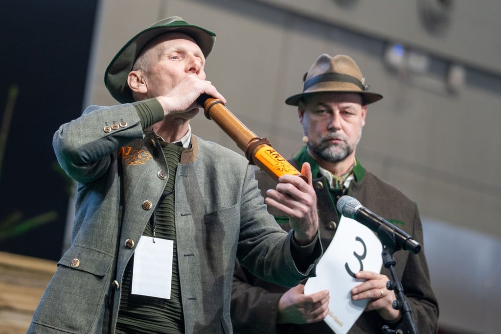 Ohne-Geweih-doch-mit-Stimmgewalt-Bester-Hirschrufer-gek-rt