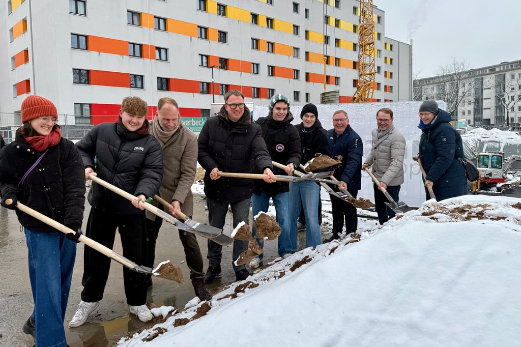 Aus Parkplatz wird Studierendenwohnanlage: Spatenstich am Gescherweg