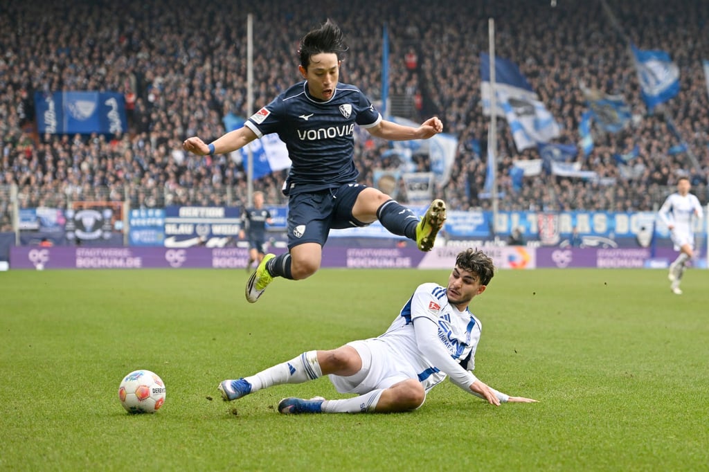 Spitzenreiter-Schalke-unterliegt-Bochum-im-Revierduell