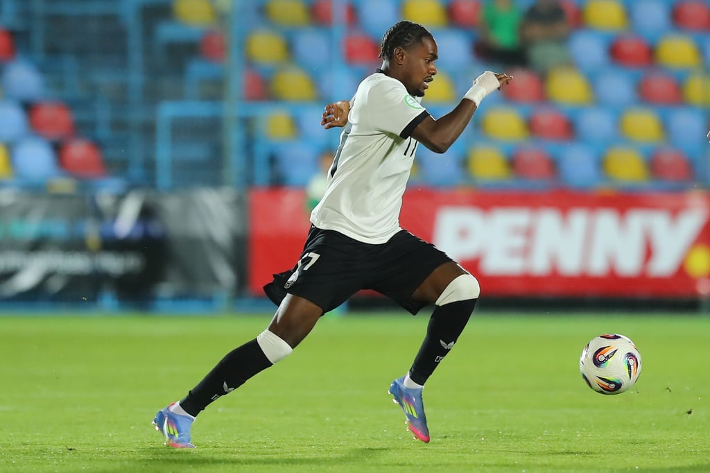 Gladbach-l-sst-Nachwuchsspieler-Herrmann-nach-Br-gge-ziehen