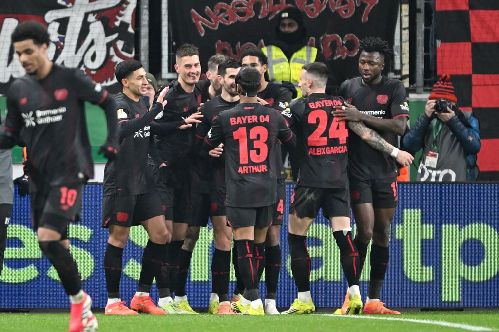 Erster-Halbfinalist-steht-fest-Bayer-bezwingt-St-Pauli