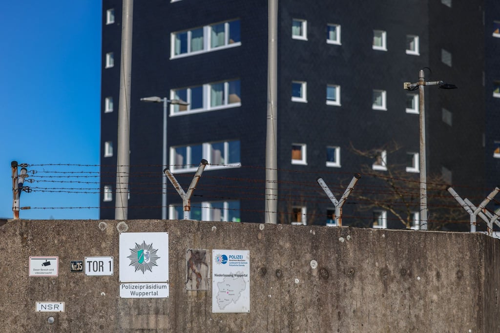 Finanzminister-rechtfertigt-Kosten-f-r-marode-Polizeigeb-ude