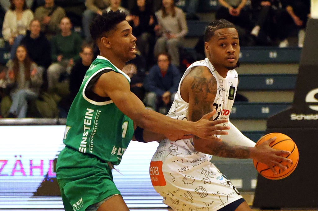 Bei-Jones-Deb-t-und-Larry-R-ckkehr-Uni-Baskets-chancenlos-gegen-Koblenz