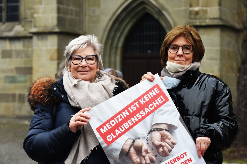 Urteil: Bielefelder  Frauenarzt darf wieder abtreiben