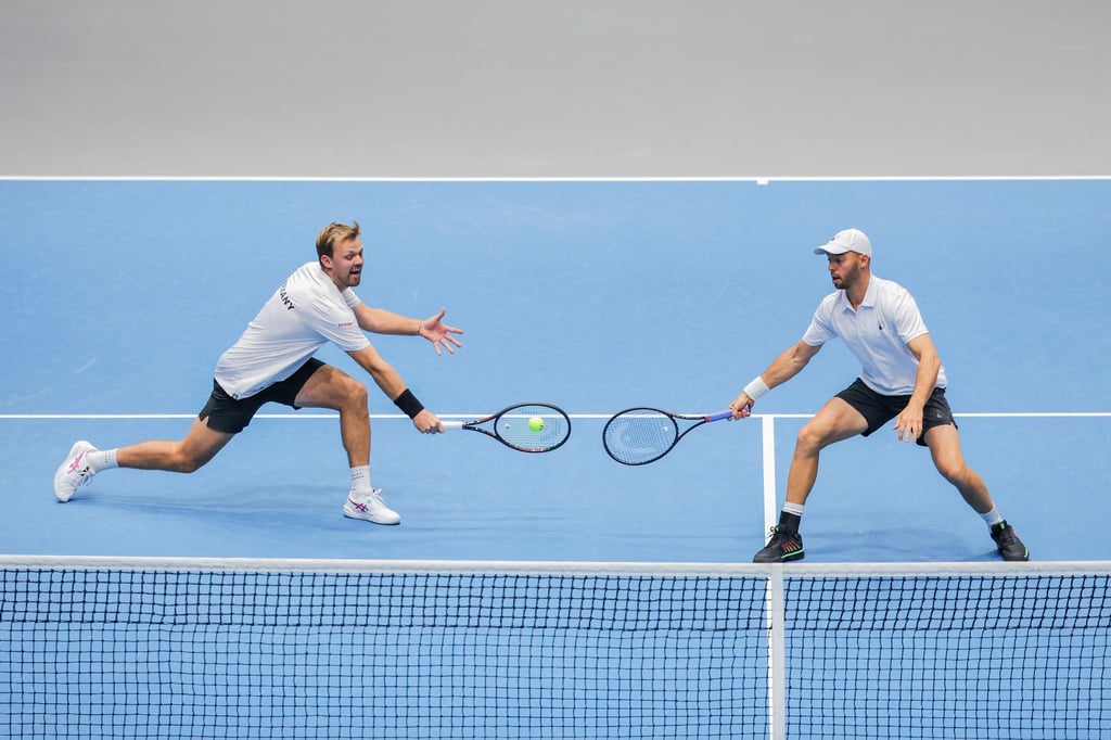 Nach-furiosem-Start-und-Wende-Doppel-sichert-Tennis-Erfolg