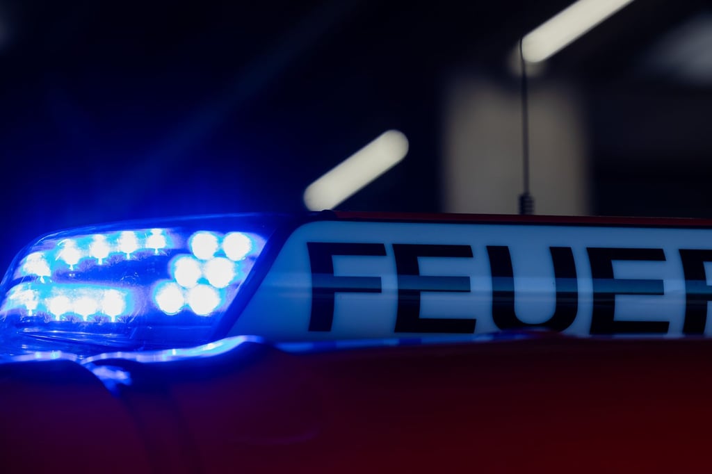 Feuer-w-tet-in-Keller-Hausbewohner-gerettet