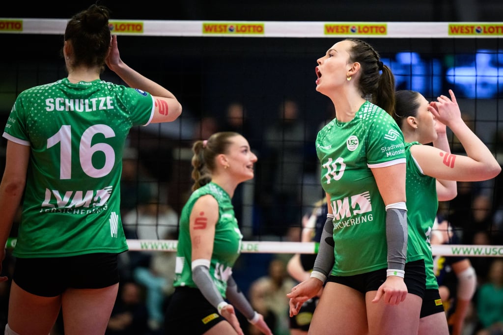 -Ein-wenig-st-rend-Welche-Rolle-spielte-Hollosys-Hinausstellung-